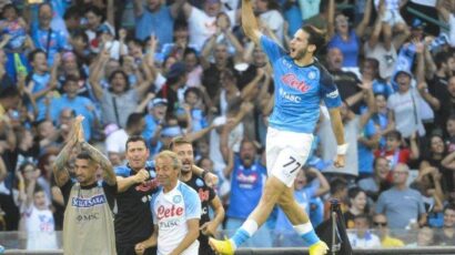 NAPOLI Y UNA GOLEADA QUE LO PONE LÍDER EN LA SERIE A