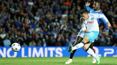 NAPOLI GOLEÓ AL RANGERS Y ES LÍDER DE GRUPO