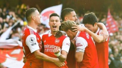 ARSENAL BUSCA MANTENERSE LÍDER CON UNA VICTORIA