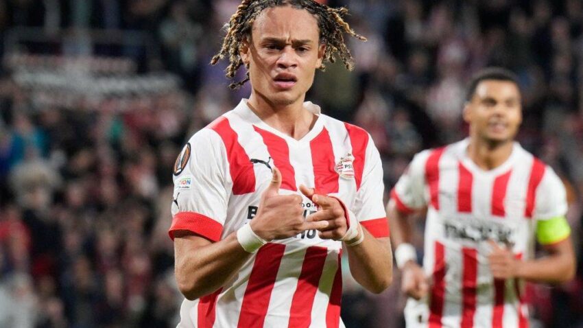 XAVI SIMONS CONTUNDENTE CON EL BARCELONA