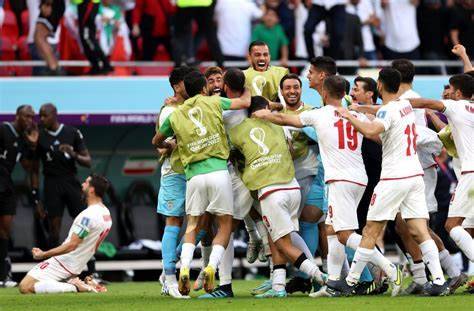 IRÁN SORPRENDE, DERROTA A GALES Y CASI LO ELIMINA