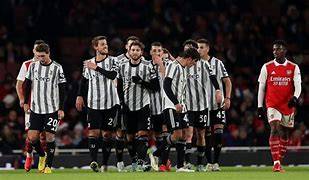 ACCIDENTADA DERROTA DEL ARSENAL EN MANOS DE JUVENTUS