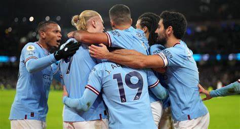 GRAN VICTORIA DEL MANCHESTER QUE SE ACERCA AL ARSENAL