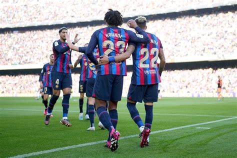 BARCELONA SIGUE SACANDO DISTANCIA AL MADRID