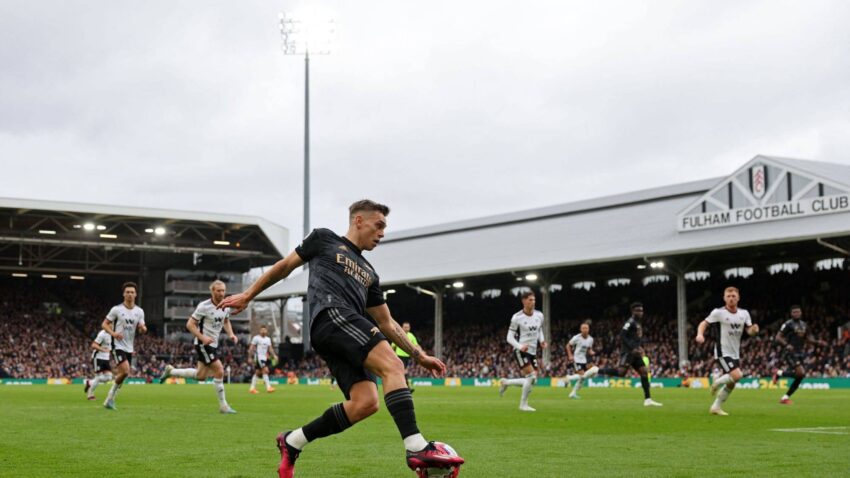 ARSENAL GOLEA Y SE MANTIENE EN LA PUNTA DE LA PREMIER