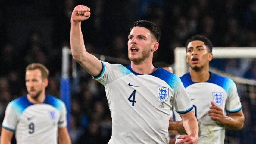 ITALIA NO PUDO  Y CAYÓ ANTE INGLATERRA EN EL DEBUT