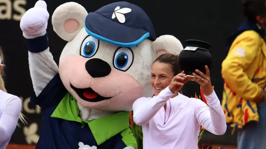 MARIA RETIENE EL TÍTULO DEL WTA DE BOGOTÁ