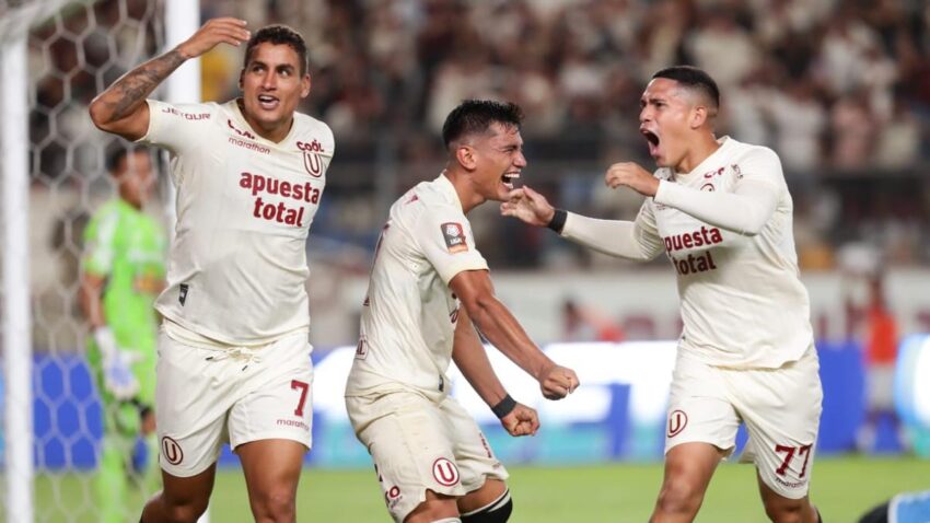 UNIVERSITARIO VENCE A CRISTAL Y SIGUE PELEANDO EL APERTURA