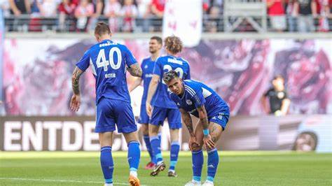 LEIPZIG SE QUEDÓ CON LA VICTORIA, SCHALKE 04 DESCENDIDO