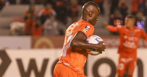 MELGAR Y VALLEJO NO SE SACARON VENTAJA EN AREQUIPA