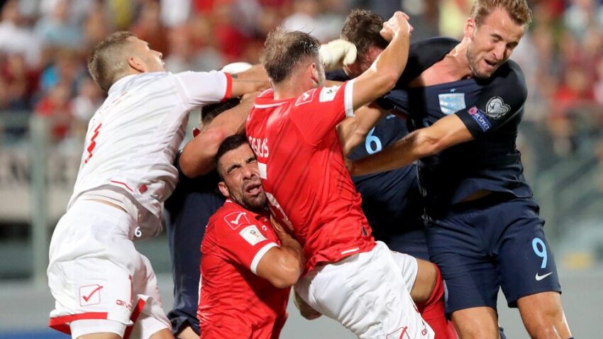 INGLATERRA VISITA A MALTA MIENTRAS ITALIA DESCANSA