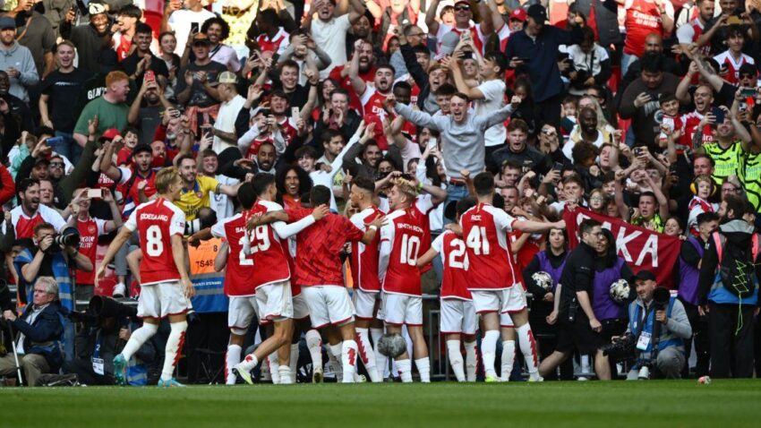 ARSENAL EMPEZÓ LA TEMPORADA CON UN TÍTULO ANTE EL CITY