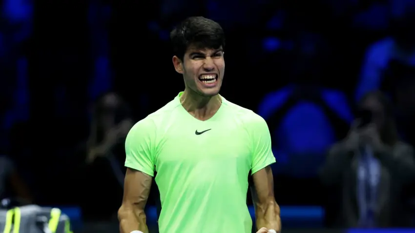 ALCARAZ APLASTA A RUBLEV Y RESPIRA EN LAS ATP FINALS