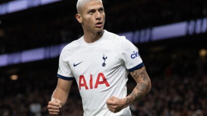 LOS SPURS TALARON AL FOREST