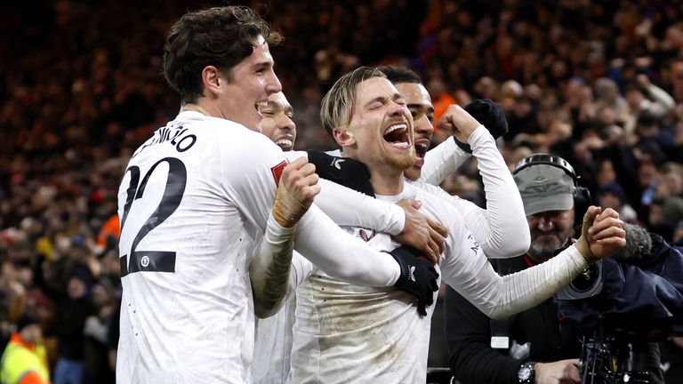 EL VILLA LOGRÓ PASAR POR LA MÍNIMA