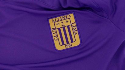 ALIANZA LIMA ADELANTA LA VENTA DE SU CAMISETA MORADA 2024