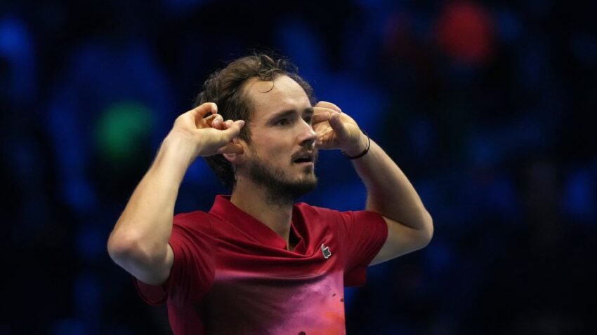 MEDVEDEV SIGUE CON VIDA EN LAS ATP FINALS 2024