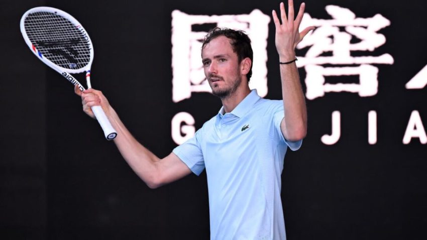 DANIIL MEDVEDEV SUPERA UN DESAFÍO INICIAL EN EL AUSTRALIAN OPEN 2025