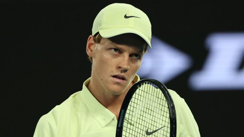 JANNIK SINNER ARRASA EN CUARTOS Y AVANZA A SEMIFINALES DEL AUSTRALIAN OPEN 2025