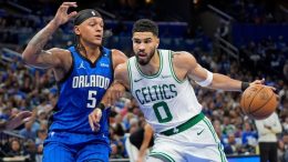 Boston Celtics triunfa en Orlando y queda a un paso de avanzar en los playoffs de la NBA