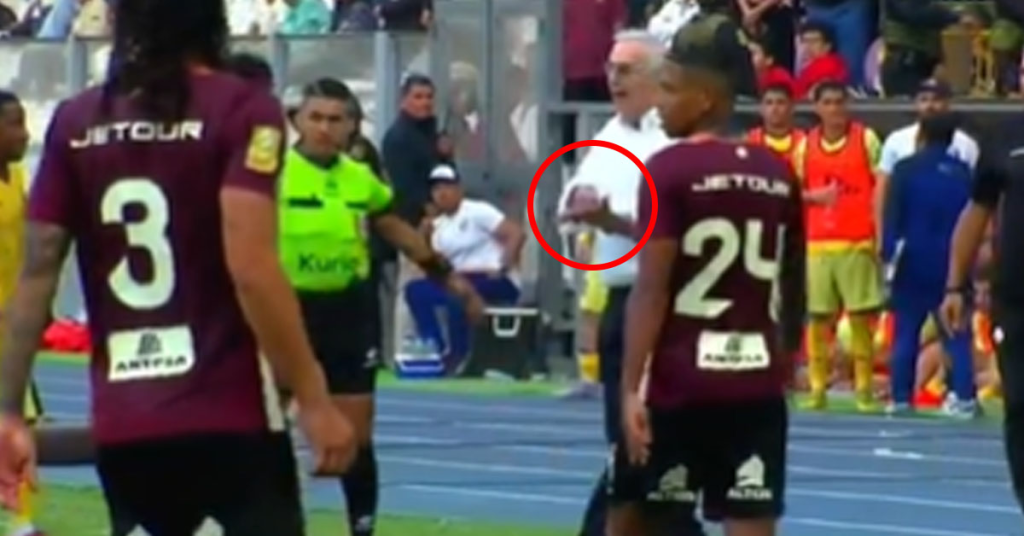 Jorge Fossati estalló en la derrota de Universitario con polémico gesto.