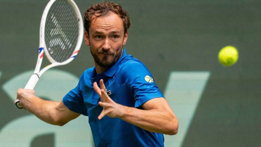 Daniil Medvedev impone autoridad en su debut en Halle 2025