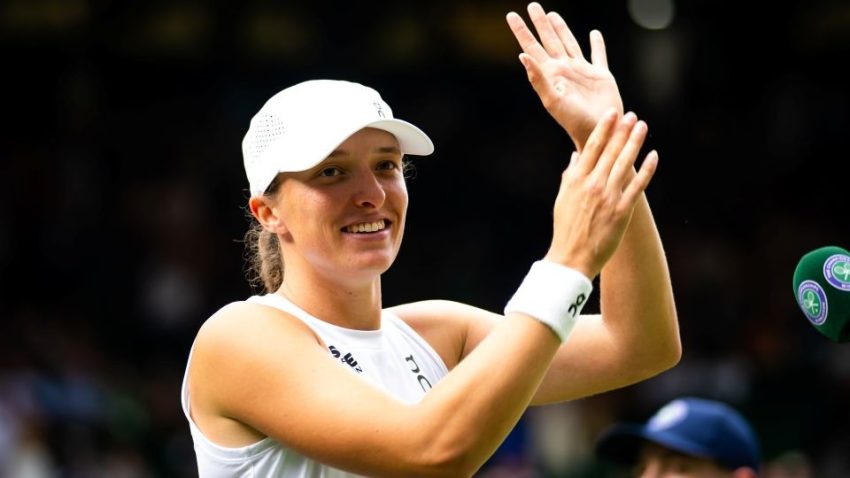 Iga Swiatek arrolla a Tauson y avanza con paso firme a cuartos de Wimbledon 2025