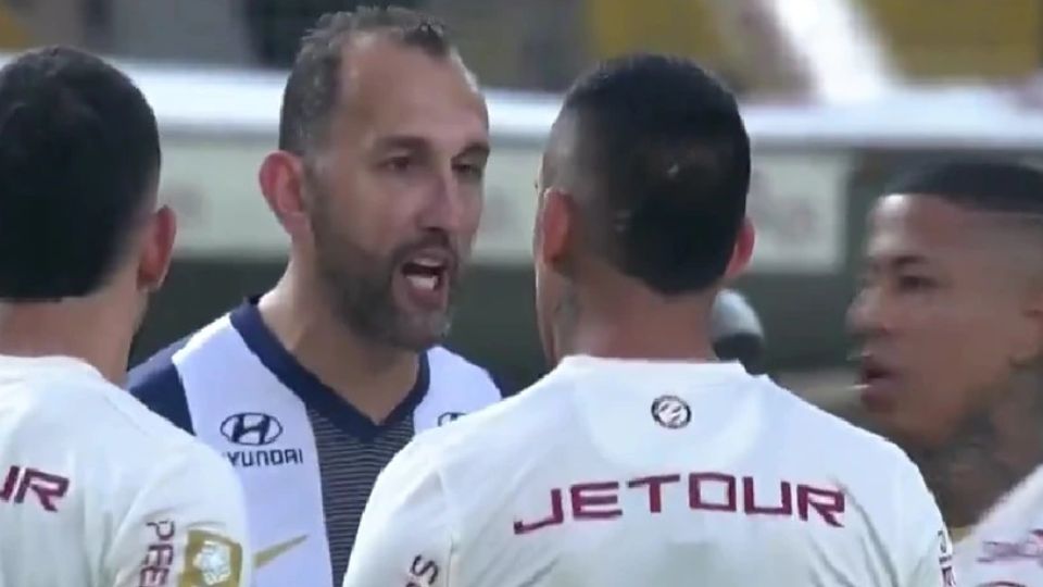 Hernán Barcos habló del incidente con Alex Valera.