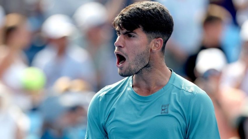 Carlos Alcaraz se impone con autoridad a Medjedovic en tercera ronda de Cincinnati