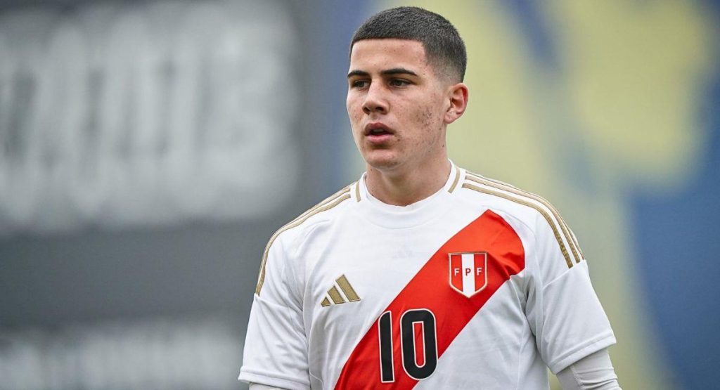 Felipe Chávez jugador de la selección peruana.