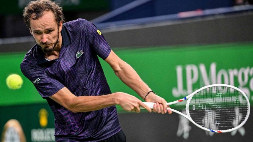 Daniil Medvedev derrota a De Miñaur y se instala en semifinales de Shanghái