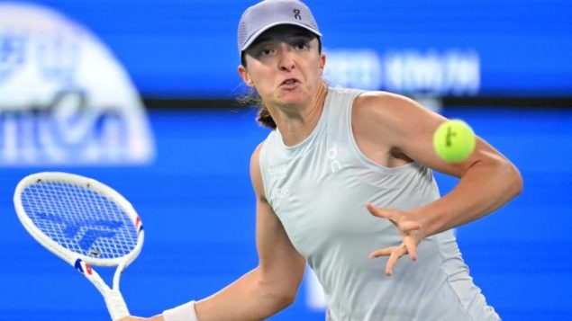 Iga Swiatek arrasa en su debut en el WTA 1000 de Wuhan 2025