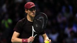 Jannik Sinner arranca con triunfo sólido en el Masters 1000 de París 2025