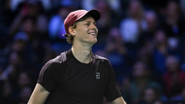 Jannik Sinner impone su jerarquía ante Francisco Cerúndolo y avanza con solidez en París