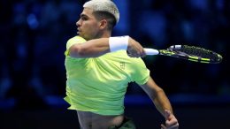 Carlos Alcaraz se impone a Taylor Fritz y da un paso firme hacia semifinales de las ATP Finals