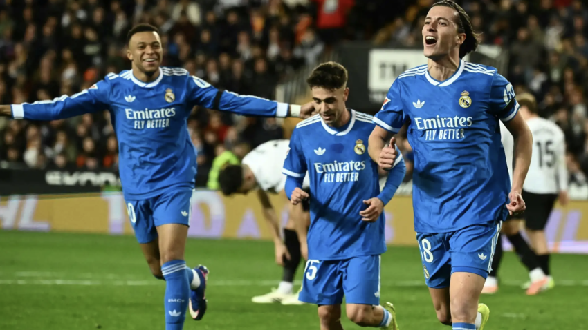 La juventud en la defensa del Real Madrid sorprende en Mestalla
