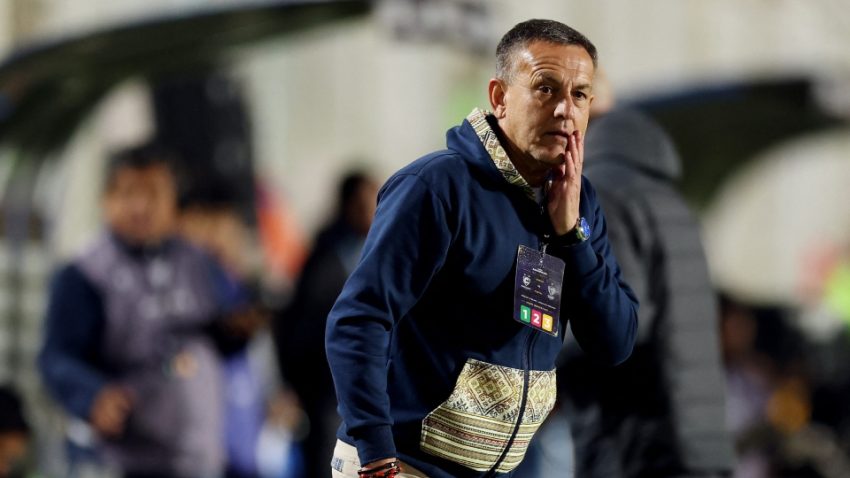 Horacio Melgarejo, DT de Cienciano, explotó en conferencia: "Qué malos que son"