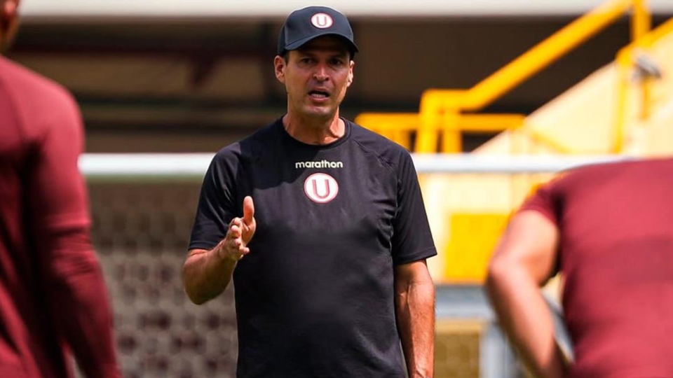 Jorge Araujo es DT interino de Universitario.
