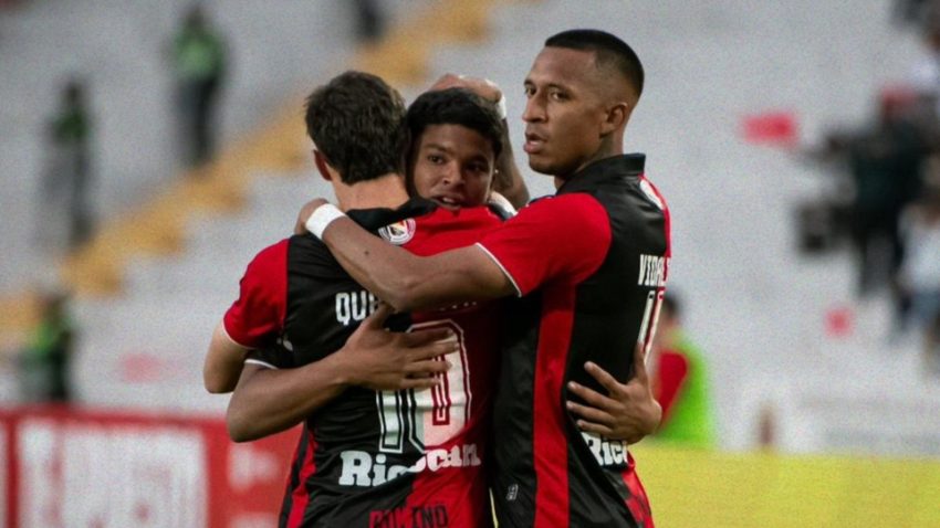 Universitario se complica y Rabanal tambalea: derrota 2-1 ante Melgar